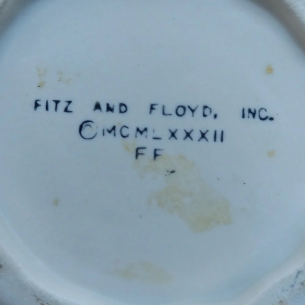 Vintage Fitz and Floyd White Ceramic Shell Basket Holder Display
